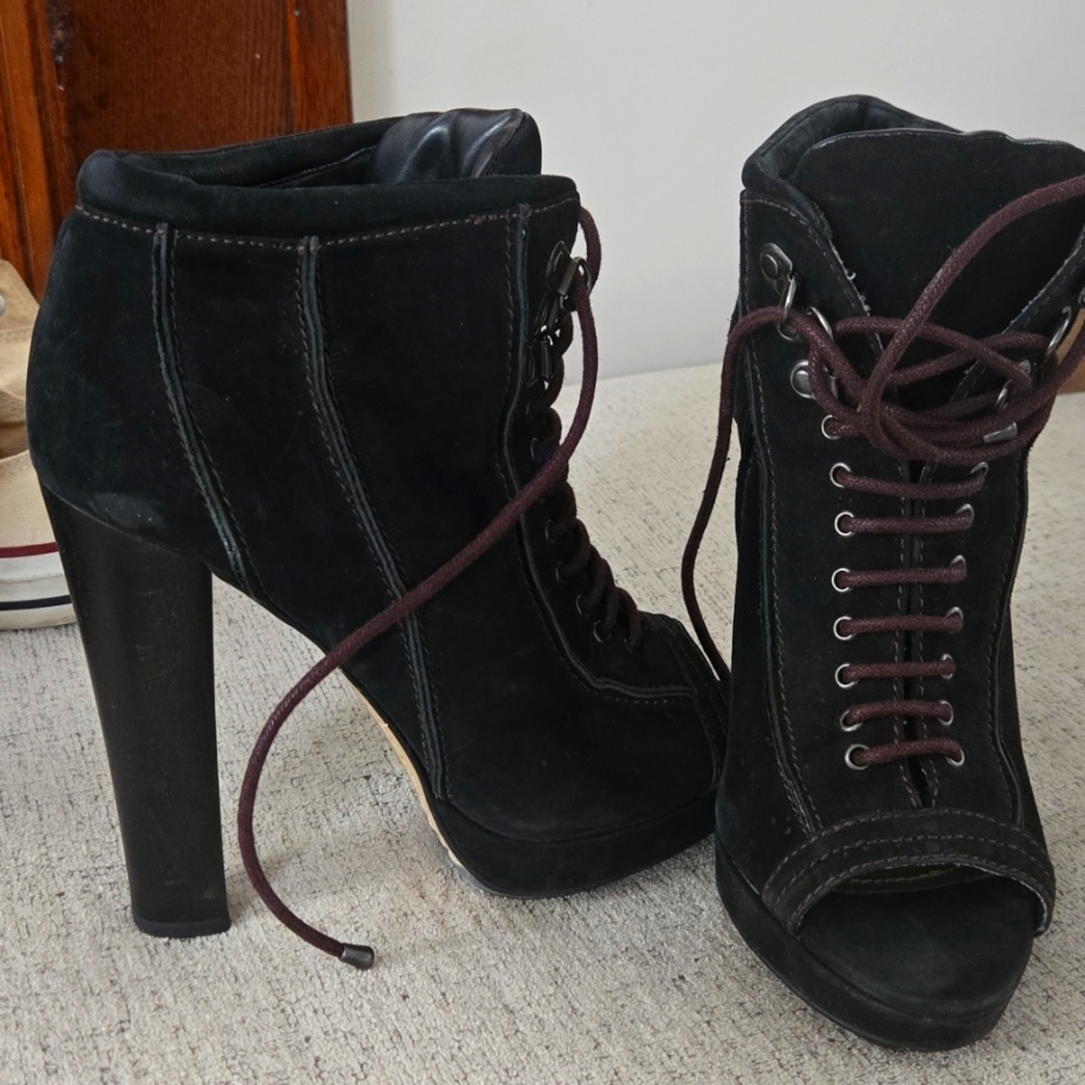 TRUE RELIGION stylish booties!